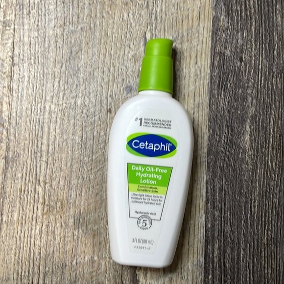Cetaphil Oil-Free Hydrating Face Lotion with Hyaluronic Acid - 3 fl oz - Picture 2 of 5